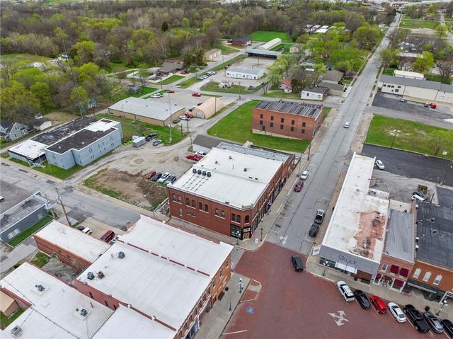 104-106 N Independence Street, Harrisonville, MO 64701