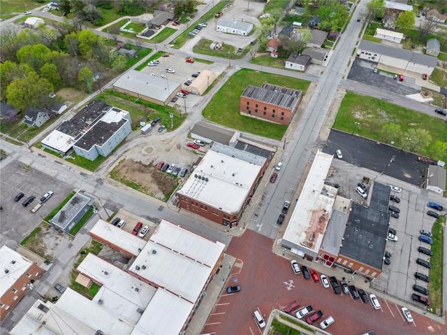 104-106 N Independence Street, Harrisonville, MO 64701