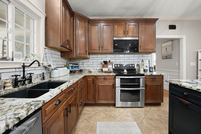 1913 E Union Valley Rd, Seymour, TN 37865