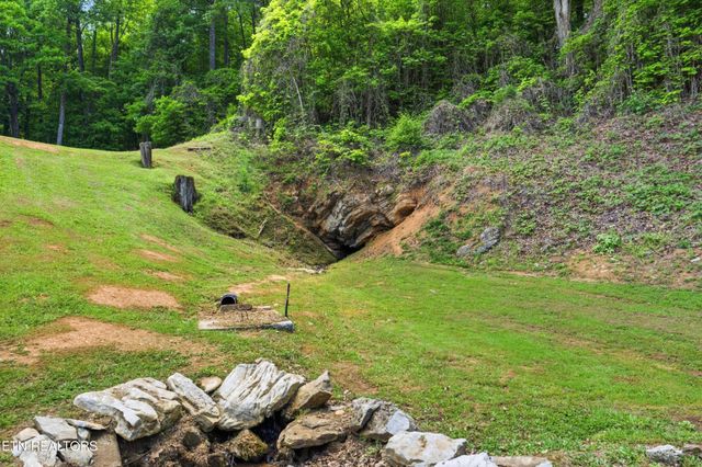 1913 E Union Valley Rd, Seymour, TN 37865