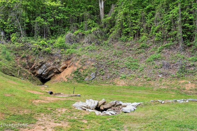 1913 E Union Valley Rd, Seymour, TN 37865