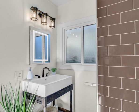 3000 56Th Ave, Oakland, CA 94605