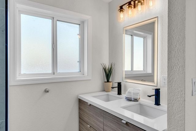 3000 56Th Ave, Oakland, CA 94605