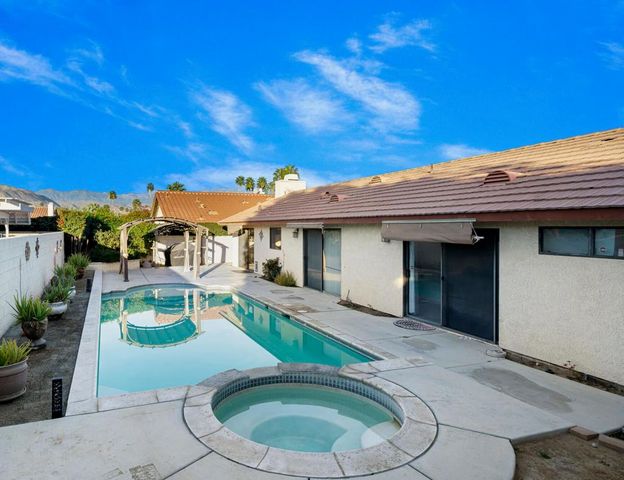 75451 Santa Fe Trail, Palm Desert, CA 92211