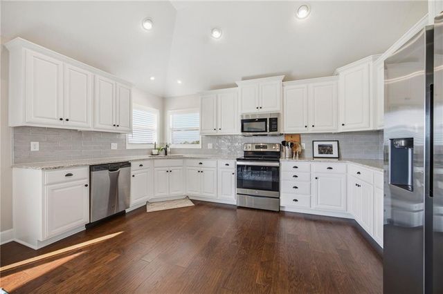 16029 Glenview Street, Basehor, KS 66007