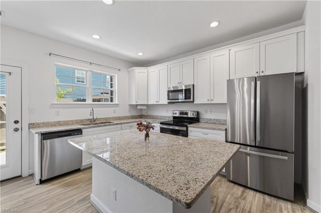 2421 Trafton PL, Chesapeake, VA 23320