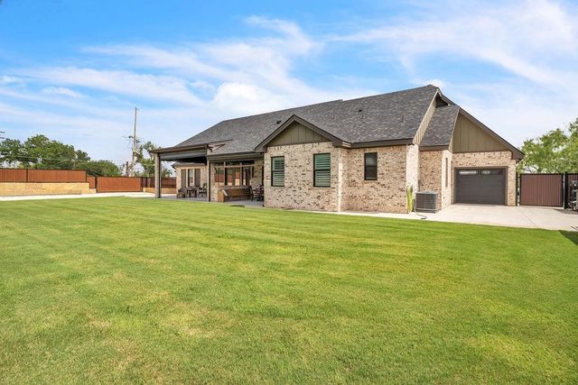 911 Mountain Park Dr, Big Spring, TX 79720