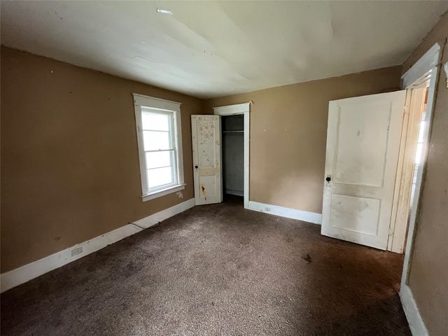 735 E 24TH Street, Erie, PA 16503