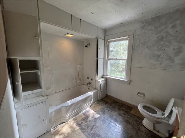 735 E 24TH Street, Erie, PA 16503