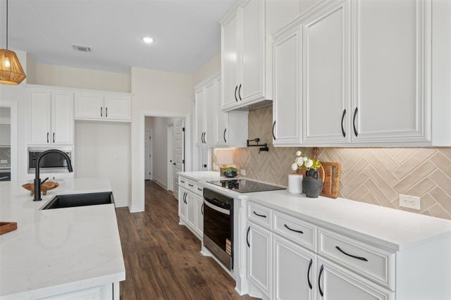 11042 Eagle Walk BLVD, Salado, TX 76571