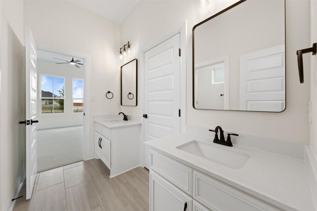 11042 Eagle Walk BLVD, Salado, TX 76571