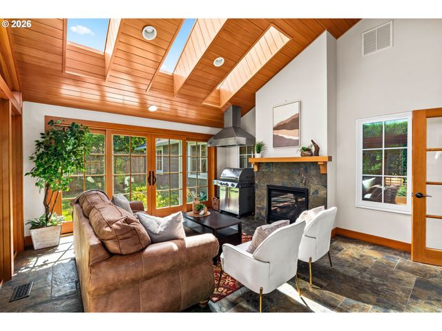 1265 FROGS LEAP Ln, Eugene, OR 97404