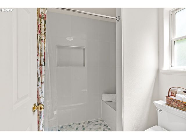 1265 FROGS LEAP Ln, Eugene, OR 97404