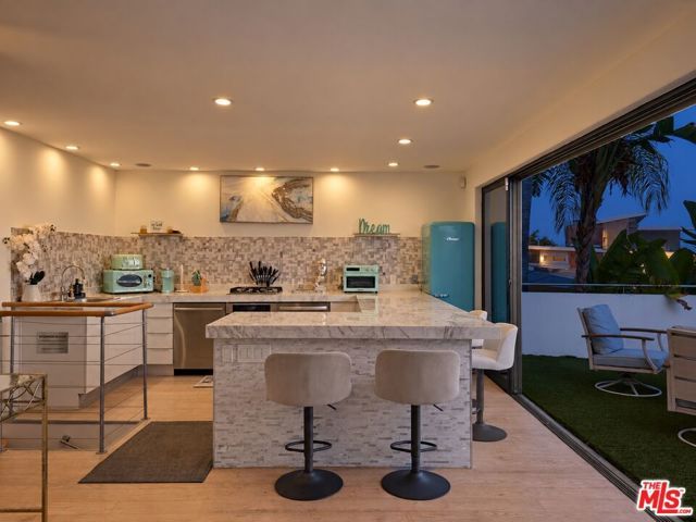 8380 Hollywood Boulevard, Los Angeles, CA 90069