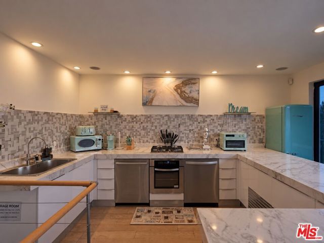 8380 Hollywood Boulevard, Los Angeles, CA 90069