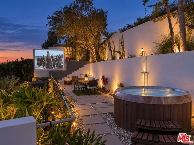 8380 Hollywood Boulevard, Los Angeles, CA 90069