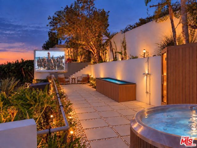 8380 Hollywood Boulevard, Los Angeles, CA 90069