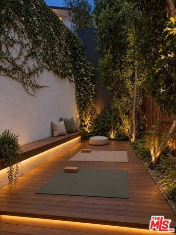 8380 Hollywood Boulevard, Los Angeles, CA 90069