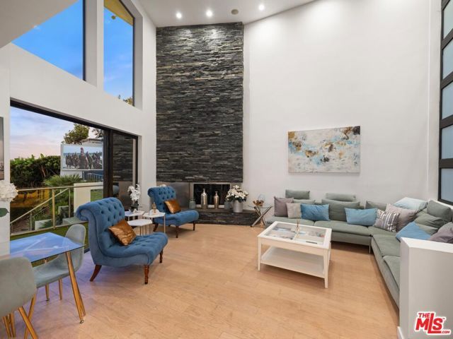 8380 Hollywood Boulevard, Los Angeles, CA 90069