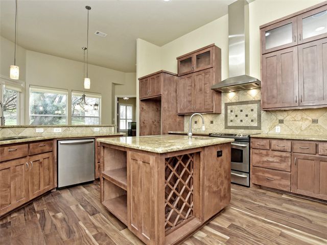 210 Clubhouse DR, Lakeway, TX 78734