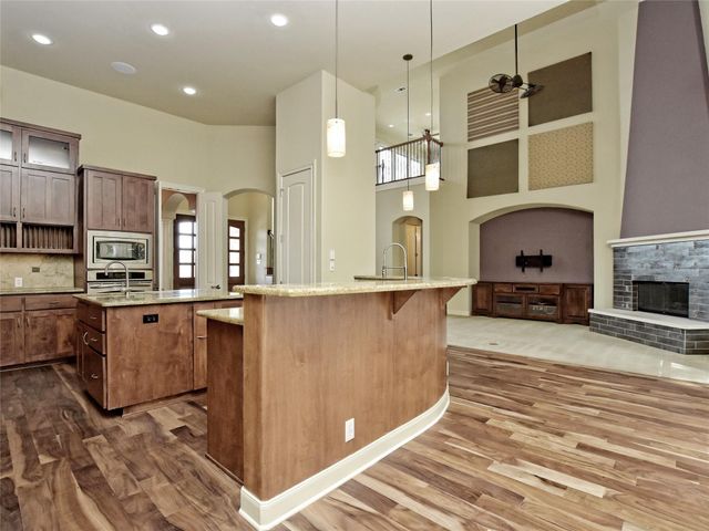 210 Clubhouse DR, Lakeway, TX 78734