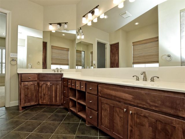 210 Clubhouse DR, Lakeway, TX 78734