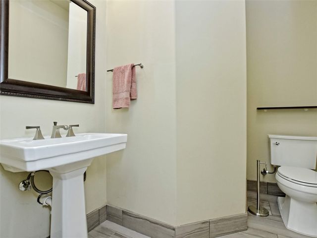 210 Clubhouse DR, Lakeway, TX 78734
