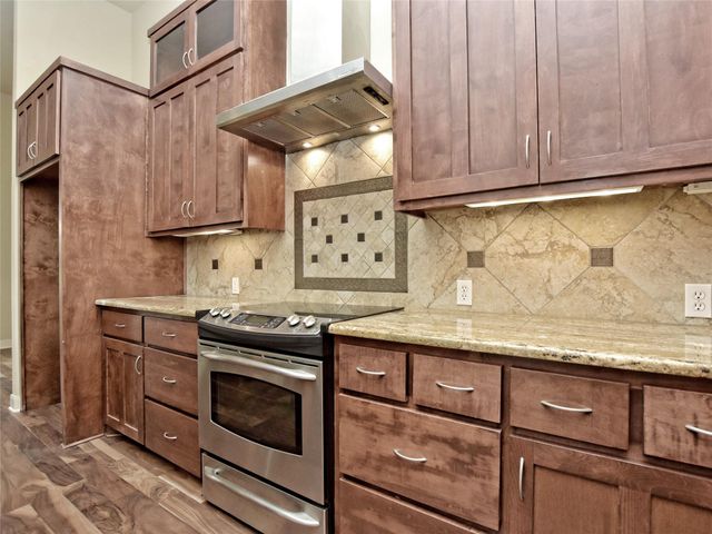 210 Clubhouse DR, Lakeway, TX 78734