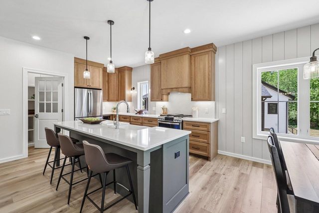W8778 Blue Violet Court, Cambridge, WI 53523
