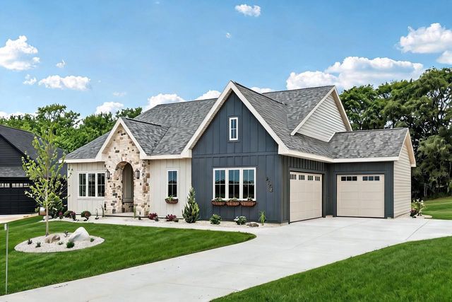 W8778 Blue Violet Court, Cambridge, WI 53523