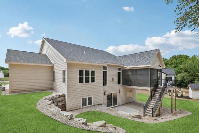 W8778 Blue Violet Court, Cambridge, WI 53523