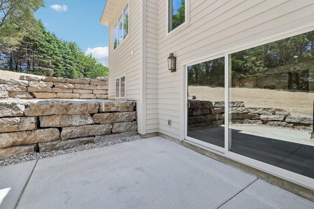 W8778 Blue Violet Court, Cambridge, WI 53523