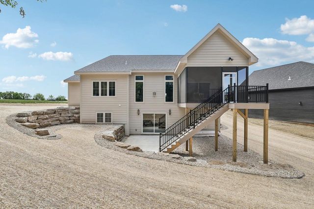 W8778 Blue Violet Court, Cambridge, WI 53523