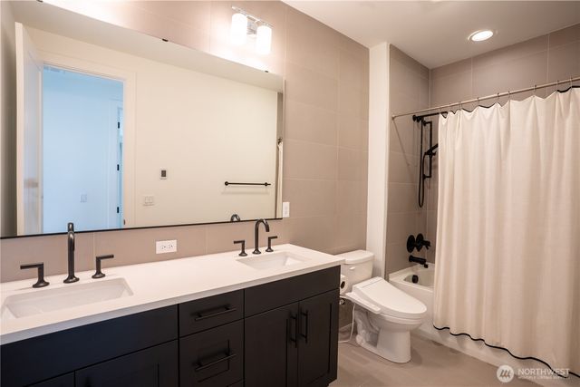 1744 Canyon Avenue SE, North Bend, WA 98045