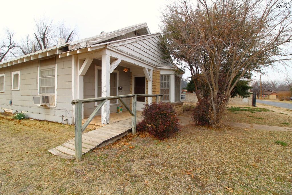 2030 NABERS STREET, Vernon, TX 76384