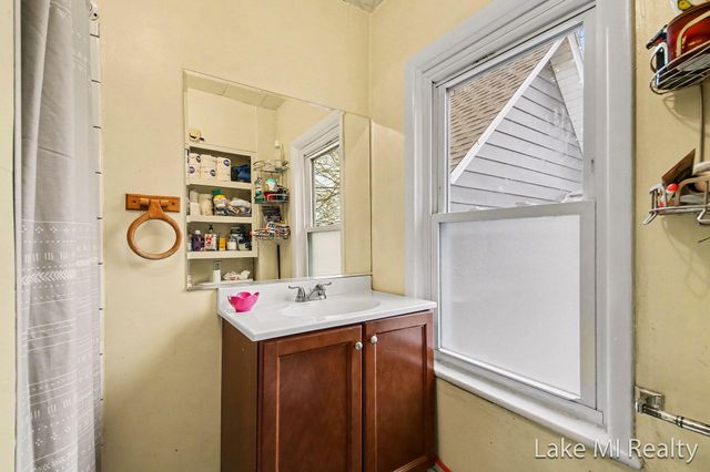 1053 3rd Street NW, Grand Rapids, MI 49504