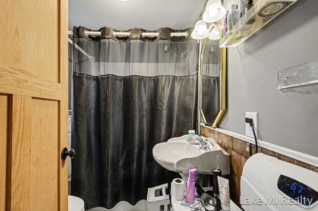 1053 3rd Street NW, Grand Rapids, MI 49504