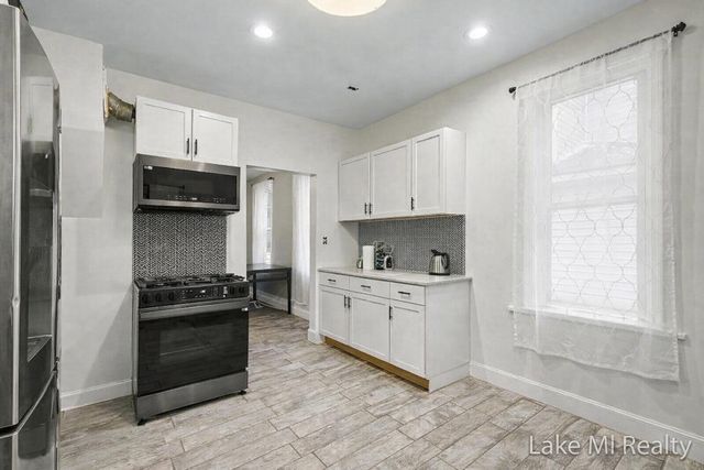 1053 3rd Street NW, Grand Rapids, MI 49504