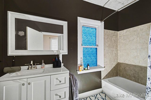 1053 3rd Street NW, Grand Rapids, MI 49504