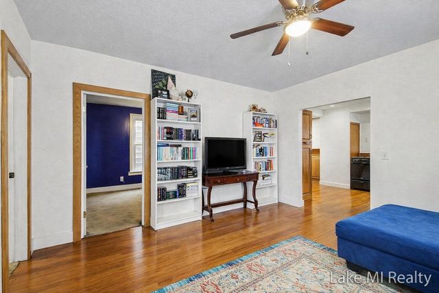 1053 3rd Street NW, Grand Rapids, MI 49504