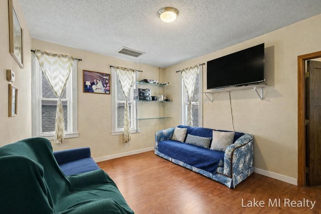 1053 3rd Street NW, Grand Rapids, MI 49504