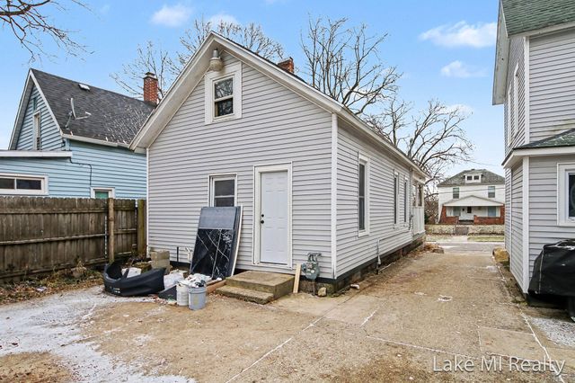 1053 3rd Street NW, Grand Rapids, MI 49504