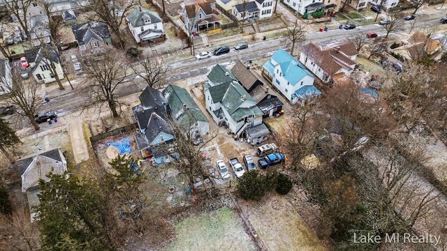 1053 3rd Street NW, Grand Rapids, MI 49504