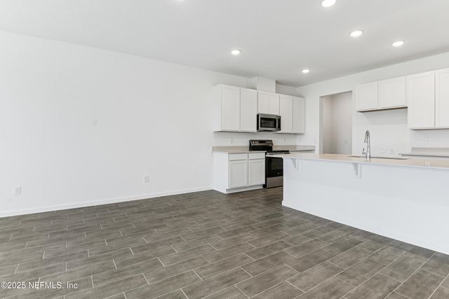 328 ALEXANDRITE Street, Deland, FL 32720