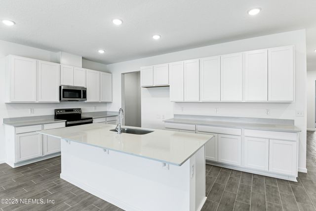 328 ALEXANDRITE Street, Deland, FL 32720