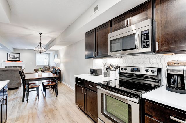 1513 Newport Lane, Zionsville, IN 46077