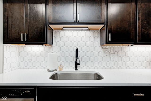 1513 Newport Lane, Zionsville, IN 46077