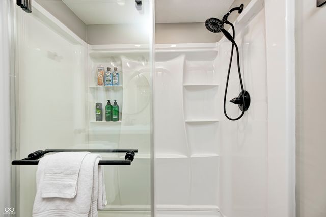 1513 Newport Lane, Zionsville, IN 46077