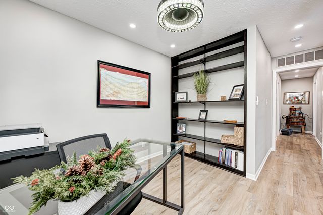 1513 Newport Lane, Zionsville, IN 46077