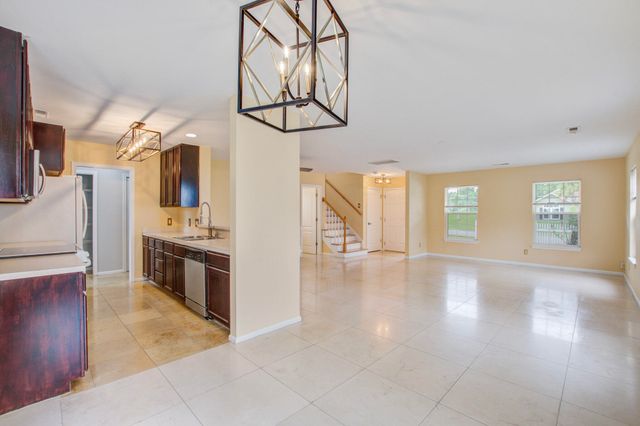 202 Seneca River Drive, Summerville, SC 29485